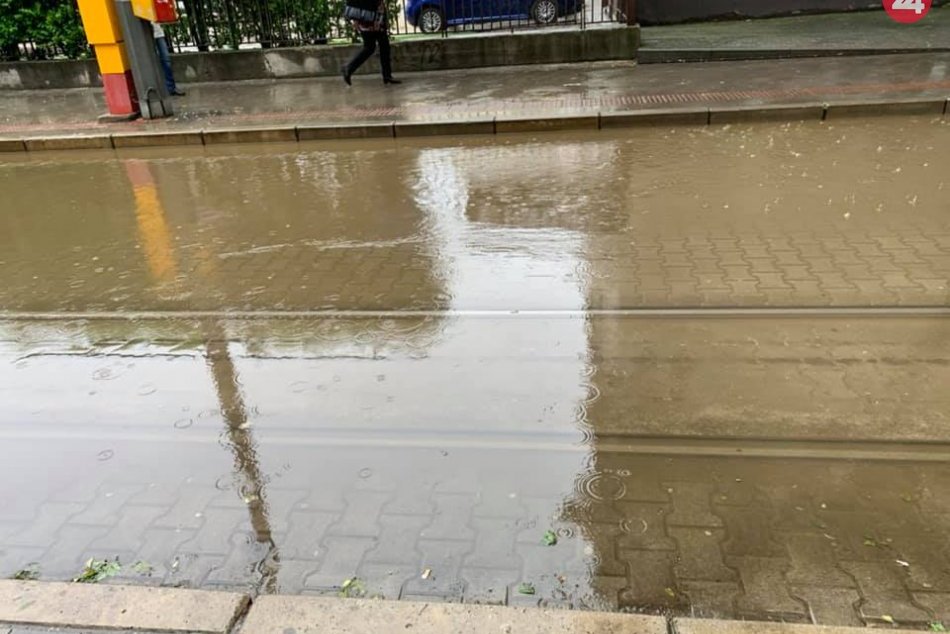 Dážď zaplavuje Bratislavu