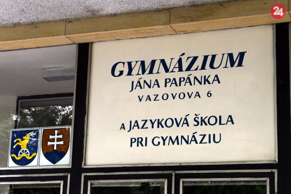 Gymnázium Jána Papánka na Vazovovej ulici v Bratislave