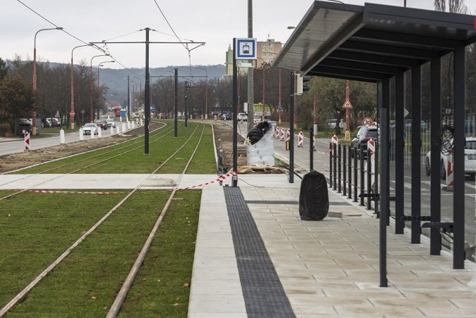 Zrekonštruovaná električková trať v Karlovej Vsi (november 2019)