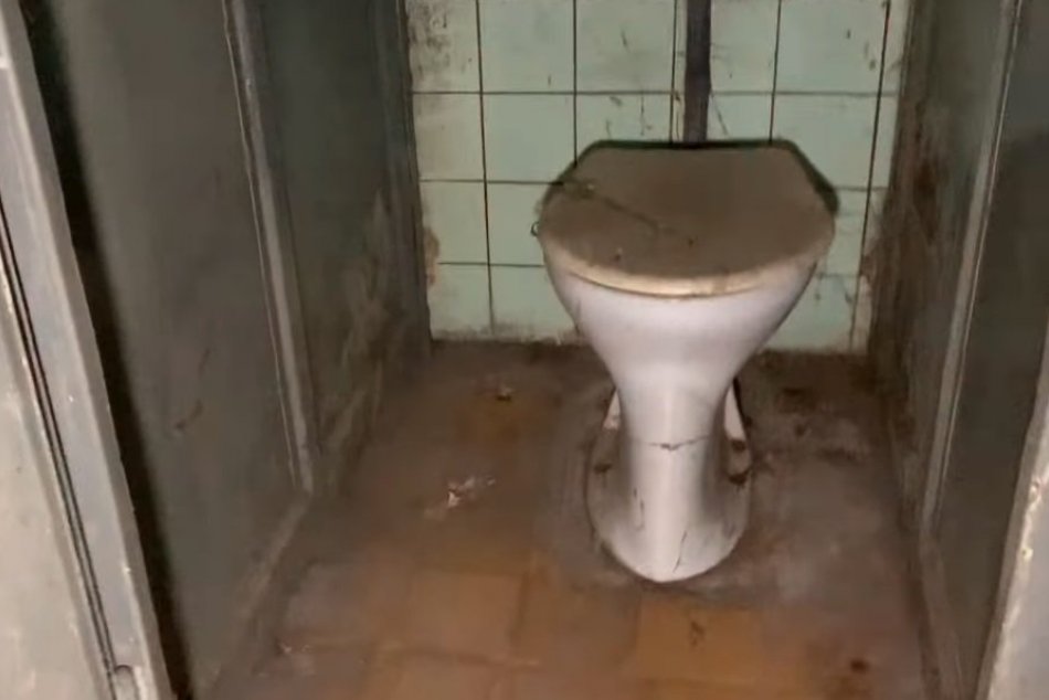 Toalety v Sade Janka Kráľa pred rekonštrukciou