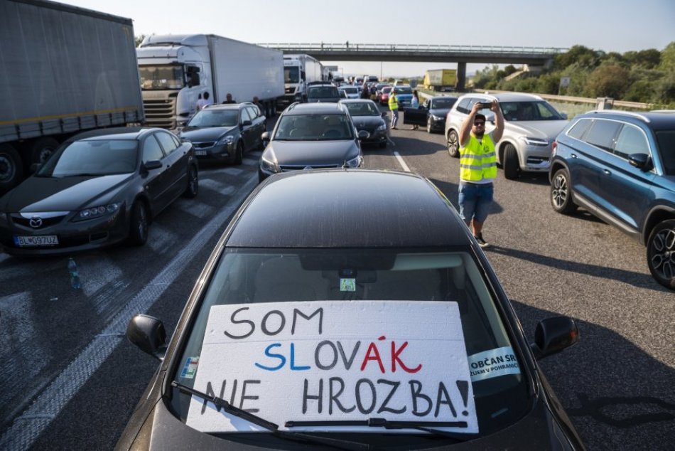 Protest pendlerov na hraničnom priechode Čunovo-Rajka na FOTKÁCH