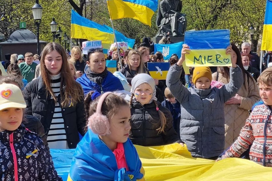 Ukrajinské matky si pochodom v Bratislave pripomenuli obete vojny